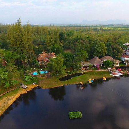 Golden Lake View Boutique Resort Kanchanaburi Bagian luar foto