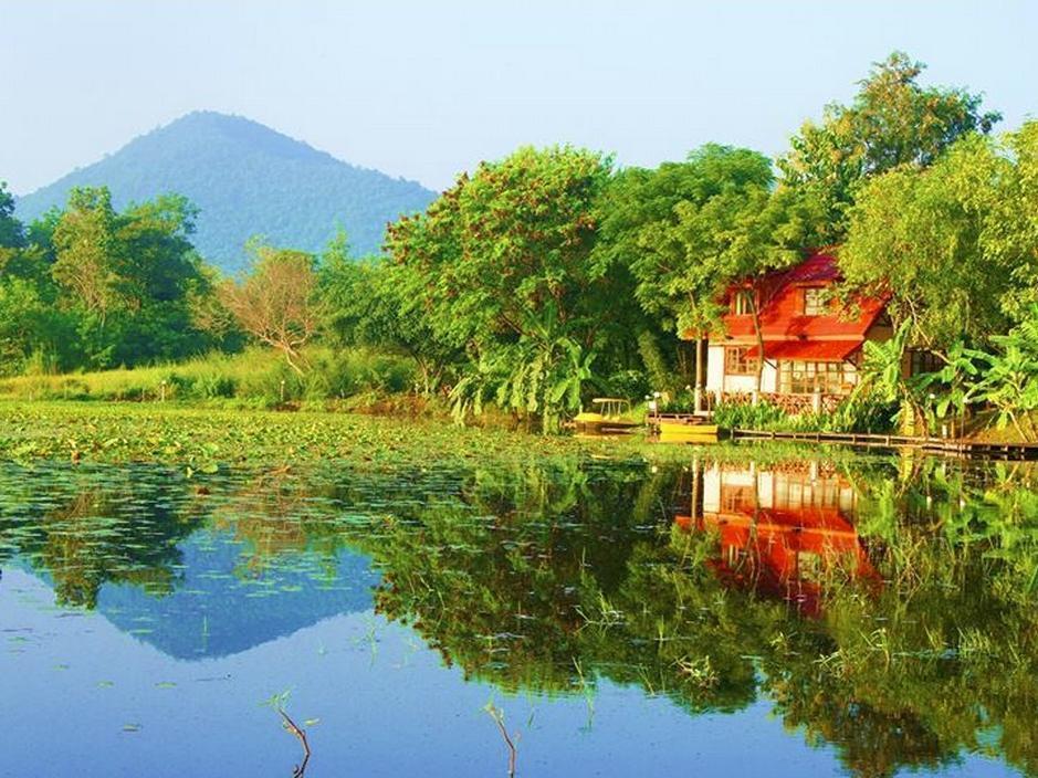 Golden Lake View Boutique Resort Kanchanaburi Bagian luar foto