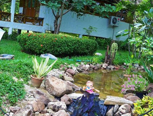 Golden Lake View Boutique Resort Kanchanaburi Bagian luar foto