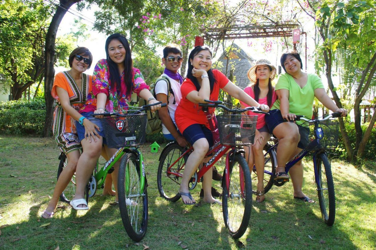 Golden Lake View Boutique Resort Kanchanaburi Bagian luar foto