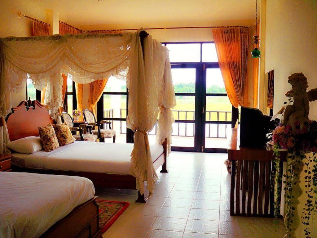 Golden Lake View Boutique Resort Kanchanaburi Bagian luar foto